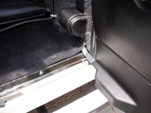 Big Country Mid Door Restraints Land Rover Defender