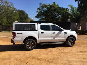 Bushtech Canopy Ford Ranger (2012-2022)-Super Cab-Smooth aluminium-Geïsoleerd-With LED light